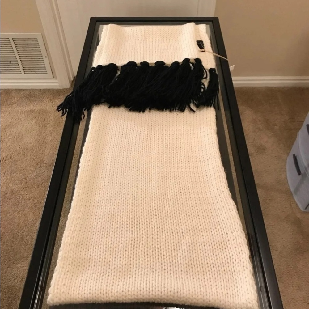 Jessica Simpson scarf